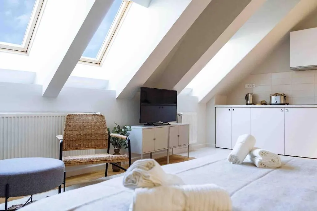 Vivando - Stylish Studio C + Parking Apartment Bucharest 0*,  Romania