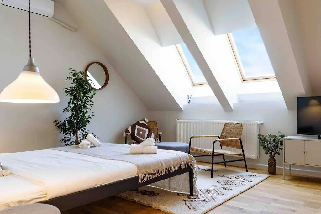 Vivando - Stylish Studio C + Parking Apartment Bucharest