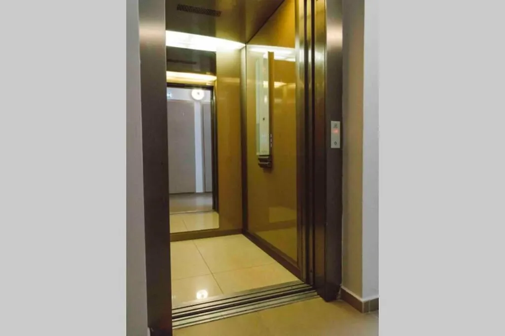 Vivando - Stylish Studio C + Parking Apartment Bucharest